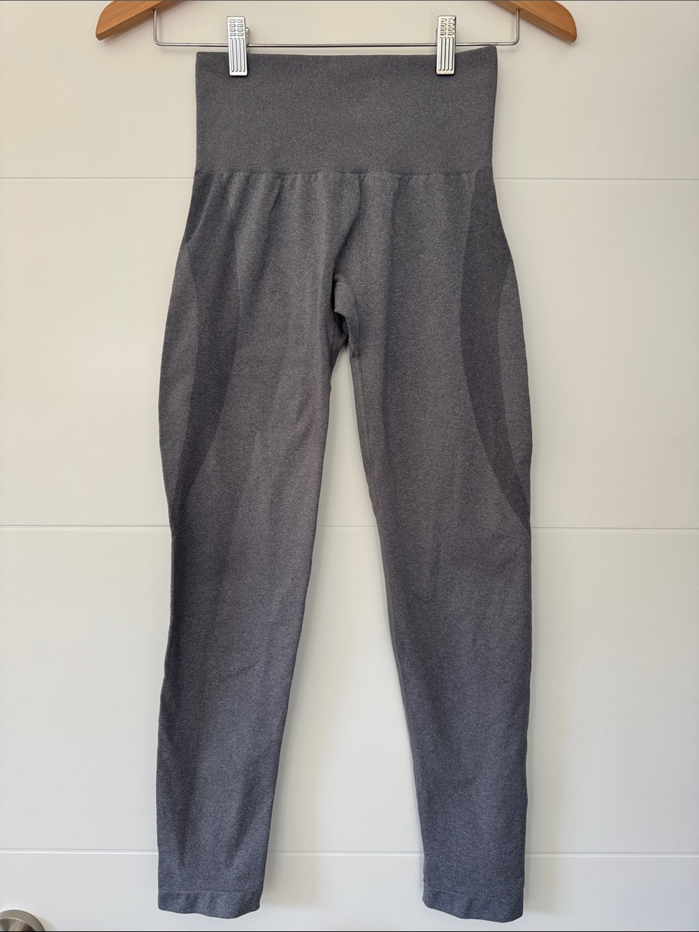 NVGTN High-Waist Gray Seam-Detail Leggings